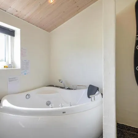 3 Bedroom Nice Home In Vestervig *