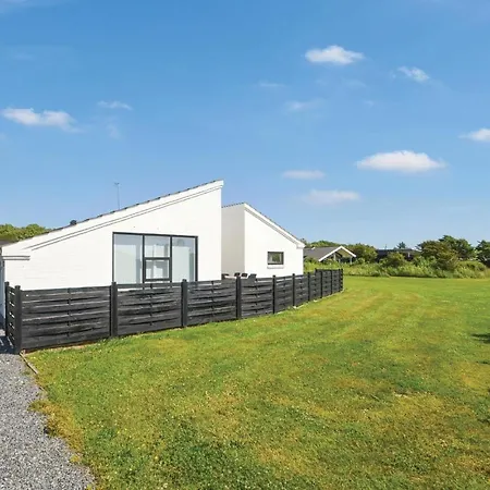 Holiday home Three-bedroom In