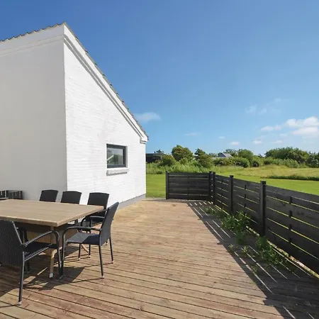 Holiday home Three-bedroom In
