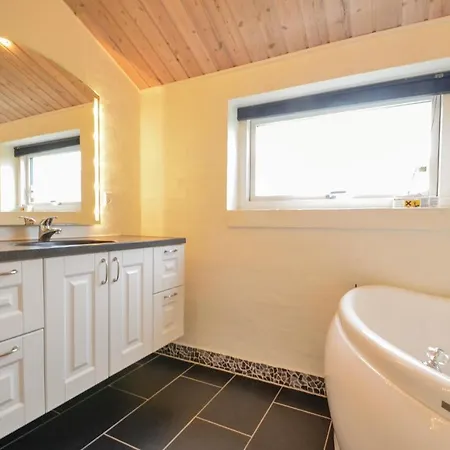 Three-bedroom In Holiday home